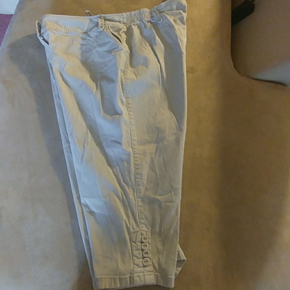 ✳️3/$10✳️ Tan capris